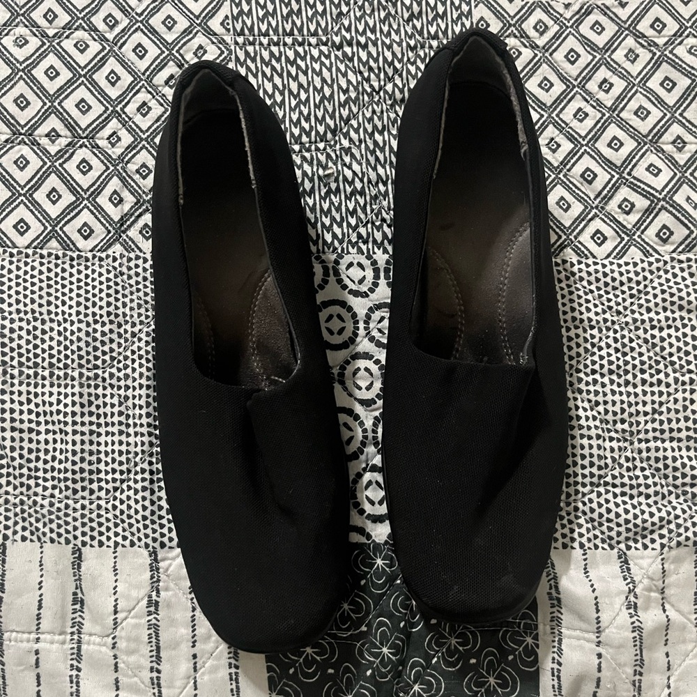 Women’s Black Minimalist wedge Aersoles for Everyday Comfort